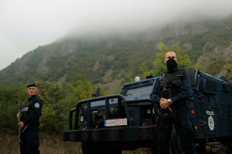 НАТО реагира: Акцијата на косовската полиција е „акција за спроведување на законот“