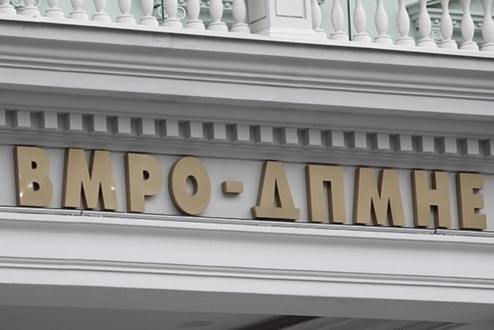 Наместо криминалци, полицијата на Заев и Спасовски брка неостомисленици, еве го идентитетот на тие полицајци