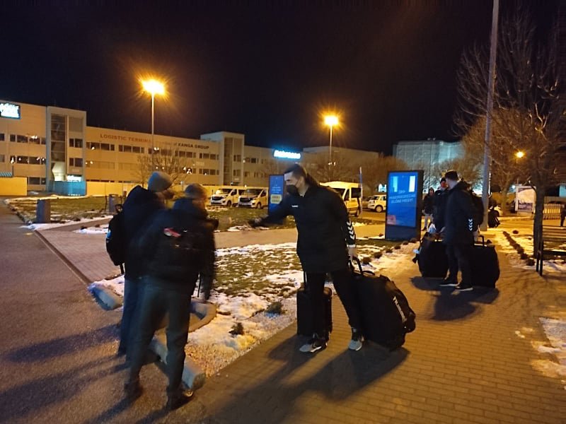 Чао Дебрецен: Ракометарите се спакуваа – после полноќ летаат за Скопје (ФОТО)