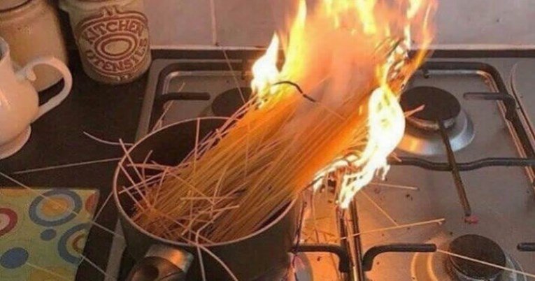 Студентки предизвикале пожар – не знаеле дека шпагети се варат во вода