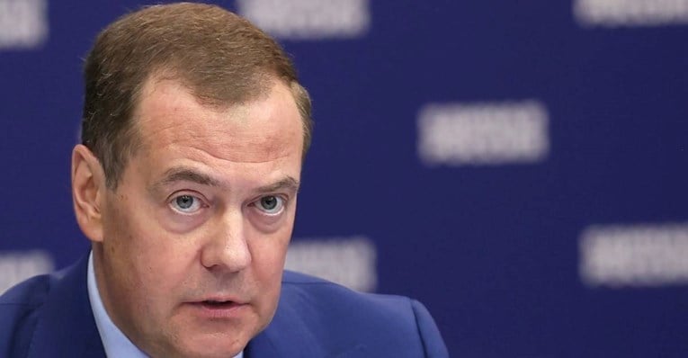 Медведев: Русија има доволно оружје