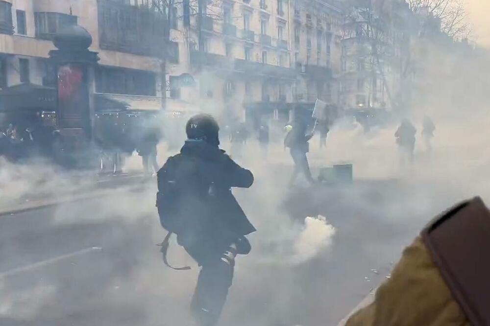 Генерален штрајк во цела Франција- демонстранти се судрија со полицијата во Париз  (ВИДЕО)