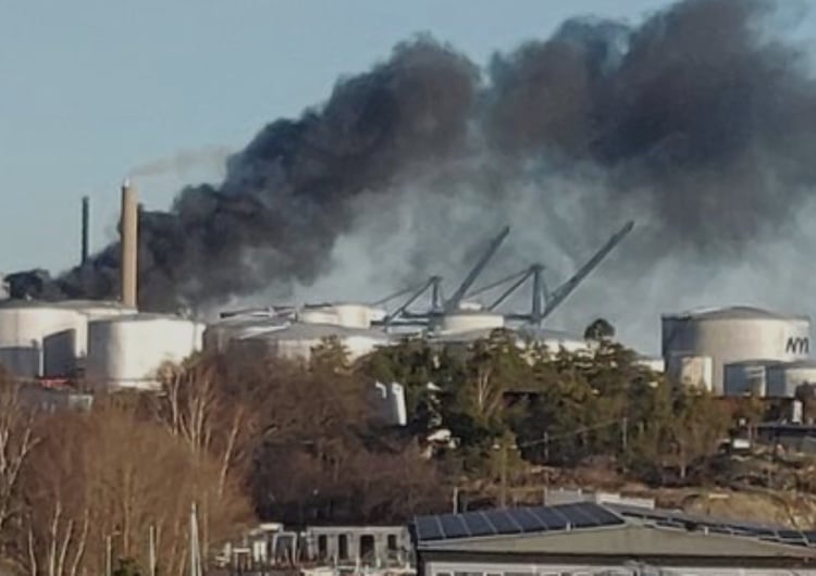 Избувна пожар во шведска рафинерија за нафта, има повредени